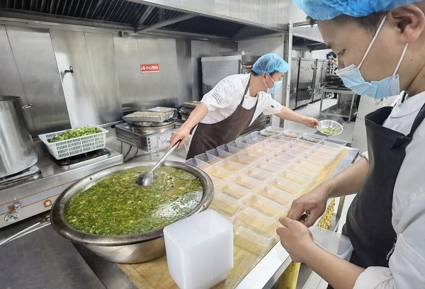 提高節(jié)日飯菜水準(zhǔn)，暖胃同時(shí)更要為職工暖心.jpg