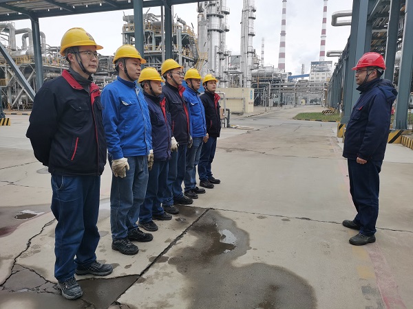 2月2日，尿素車(chē)間化工一班開(kāi)展液氨應(yīng)急演練.jpg