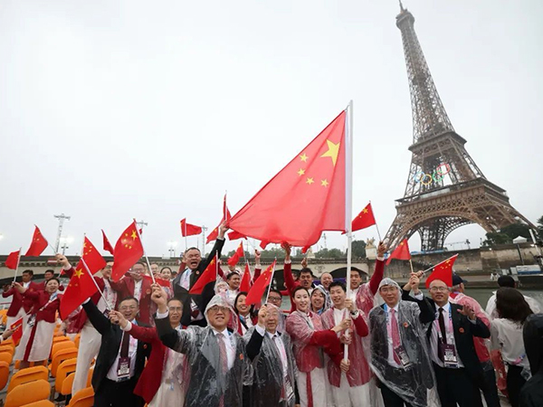 2024年7月26日，巴黎奧運(yùn)會(huì)開幕式，中國代表團(tuán)合照.jpg