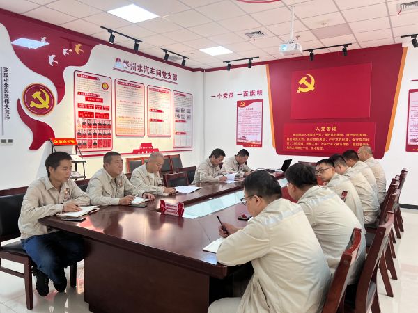 9月12日，支部書記昝智峰帶領(lǐng)全體黨員學(xué)習(xí)典型案例.jpg