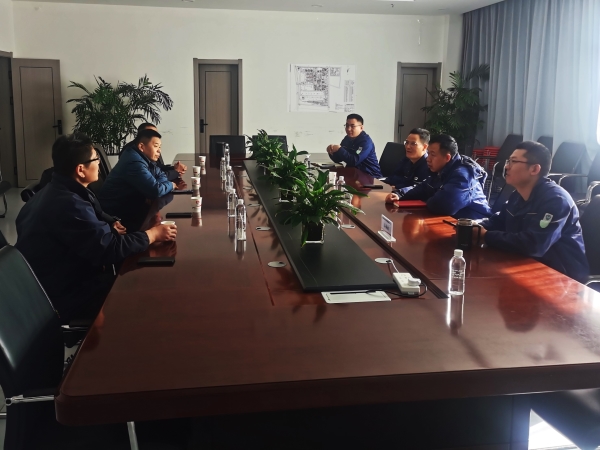 白安林與胡抗戰(zhàn)，杜寶順認(rèn)真交流_20250318092349.jpg